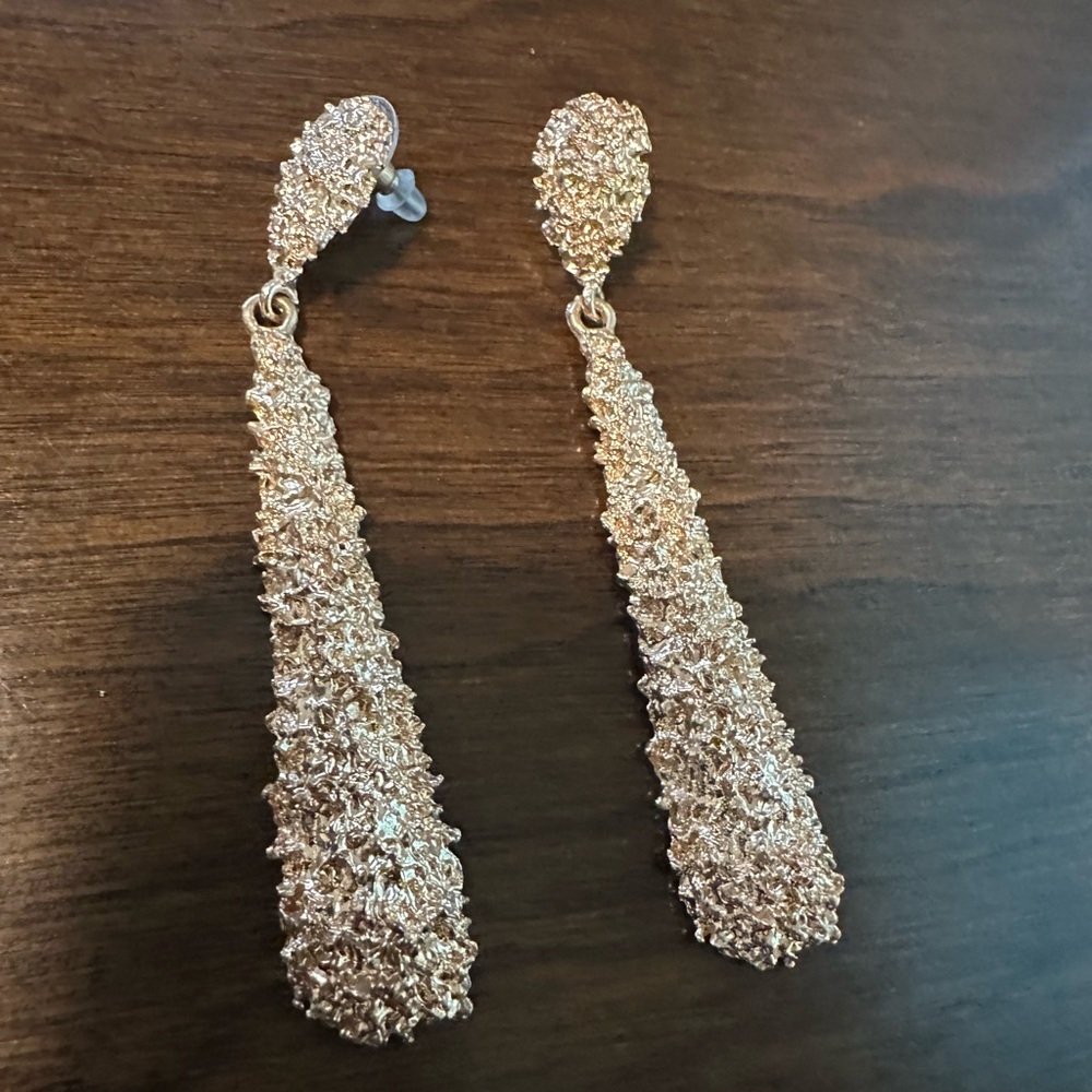 Elegant Gold Textured Drop Earrings